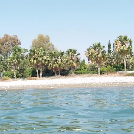 Бунгало На Берегу Моря *